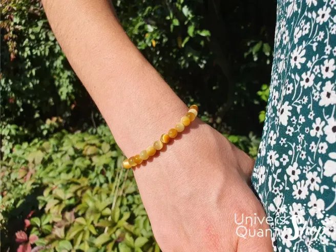 Bracelet oeil de tigre doré - Bienfaits et Vertus - Boule 6mm qualité AA - Porté sur un poignet droit de femme