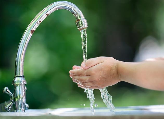 source d'eau courante pour entretenir votre bracelet création consciente