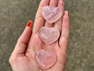 quartz rose pierre en forme de coeur