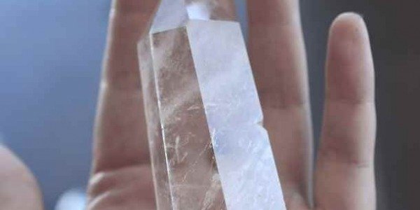La pierre cristal de roche : vertus et caractéristiques